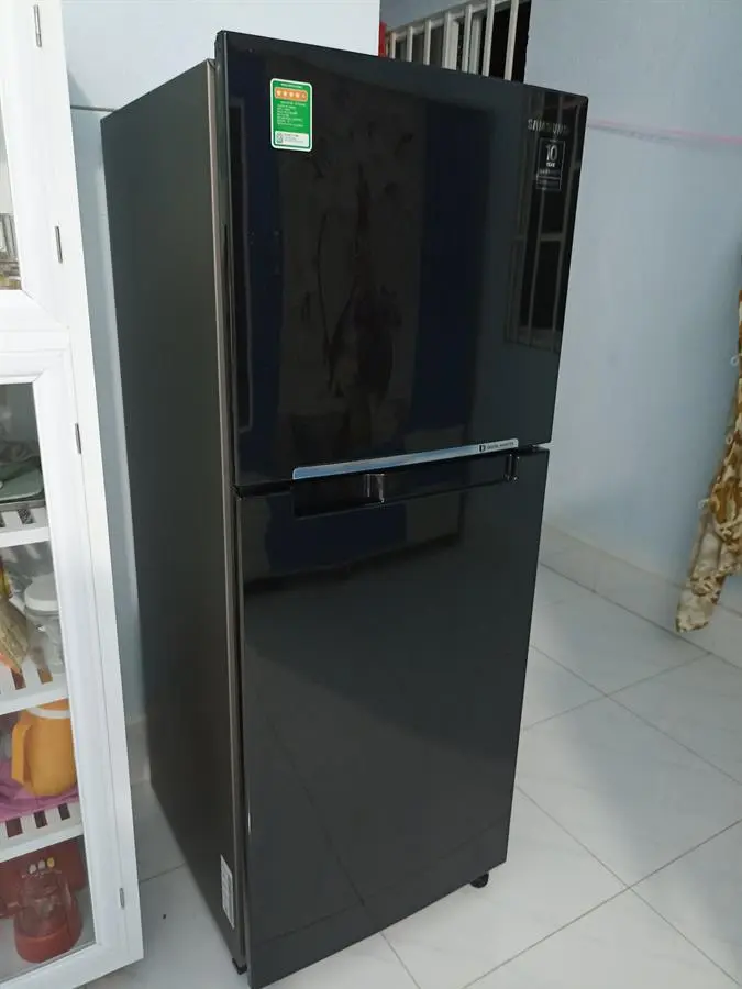 Khách hàng review Tủ lạnh Samsung Inverter 208 lít RT20HAR8DBU/SV 40