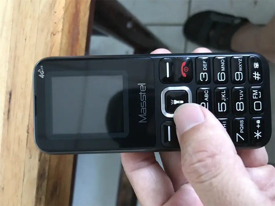 Khách hàng review Điện thoại Masstel IZI 10 15