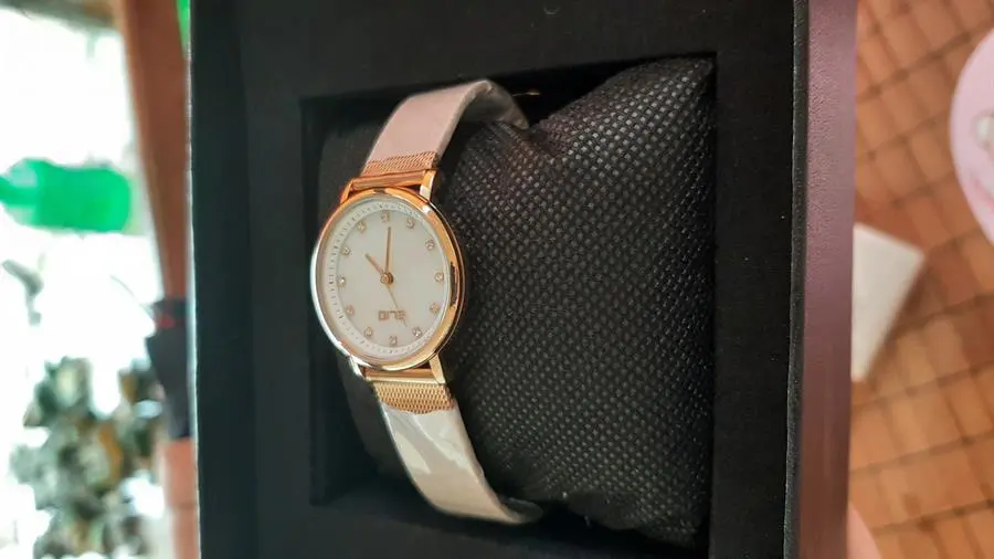 Khách hàng review Đồng hồ ELIO Nàng Thơ 28 mm Nữ ES058-01 8