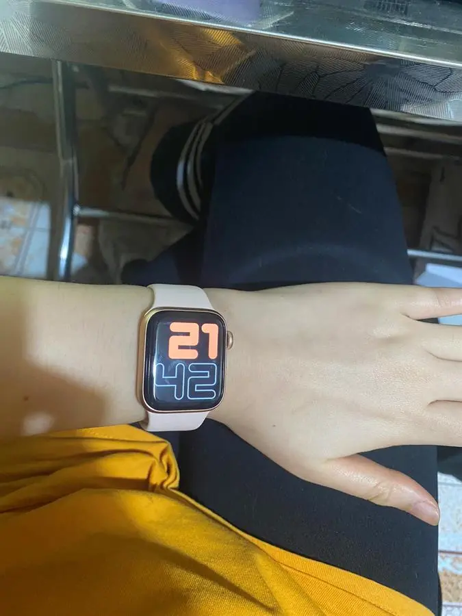 Khách hàng review Apple Watch SE GPS 40mm 17