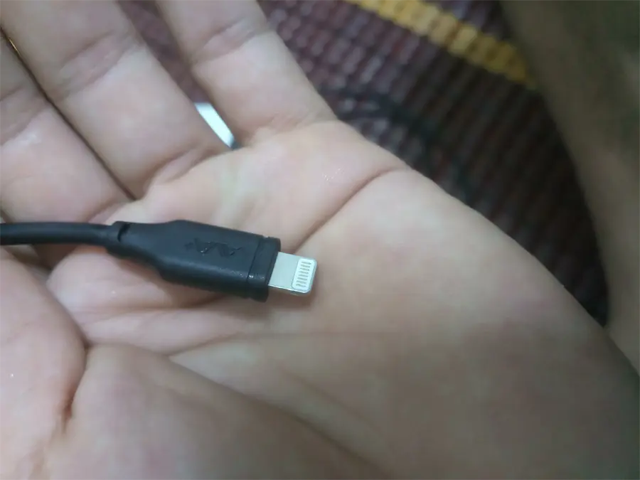 Khách hàng review Cáp Lightning 2m AVA  LJET-L21 4