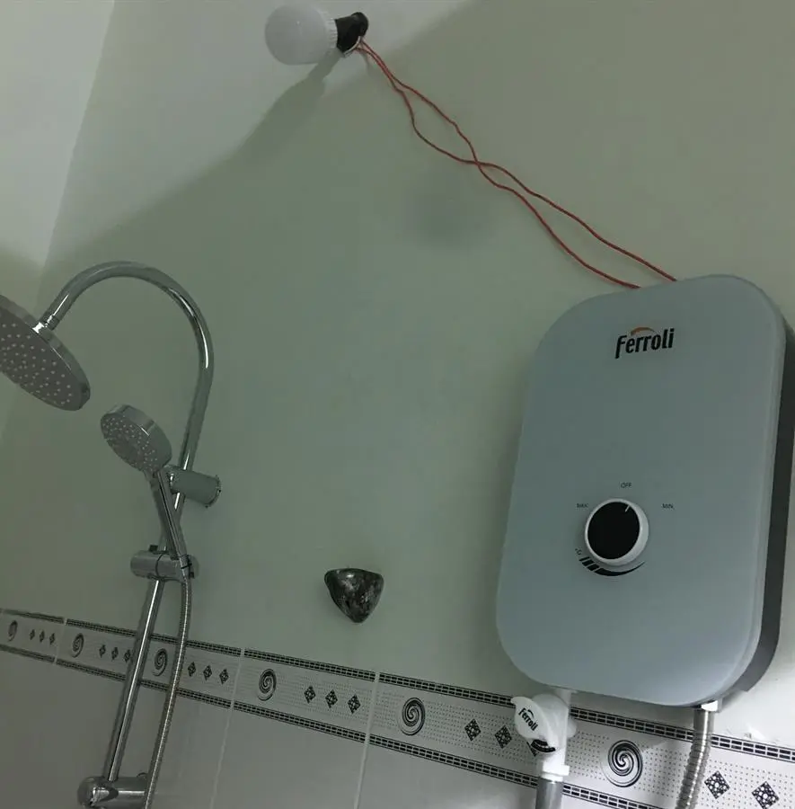 Khách hàng review Máy nước nóng trực tiếp Ferroli 4500W MIDO-MXP 4.5S 6
