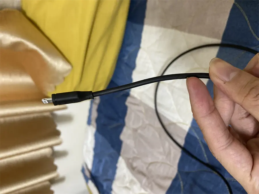 Khách hàng review Cáp Lightning 2m AVA  LJET-L21 3