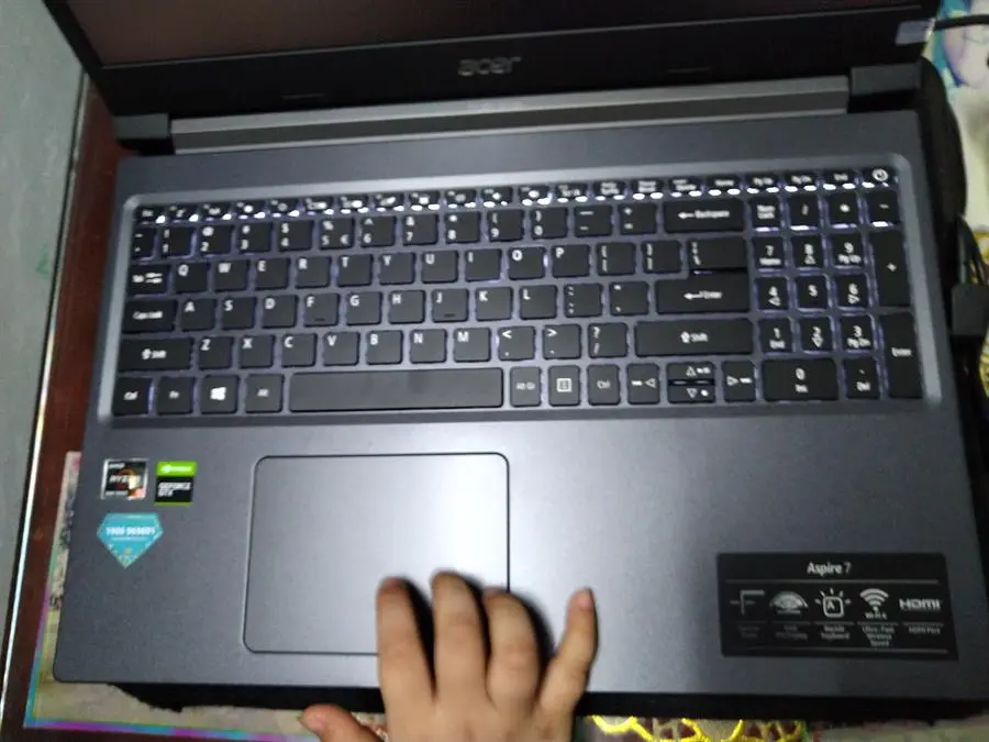 Khách hàng review Laptop Acer Aspire 7 Gaming A715 42G R6ZR R5 5500U/8GB/512GB/4GB GTX1650/144Hz/Win10 (NH.QAYSV.003) 2