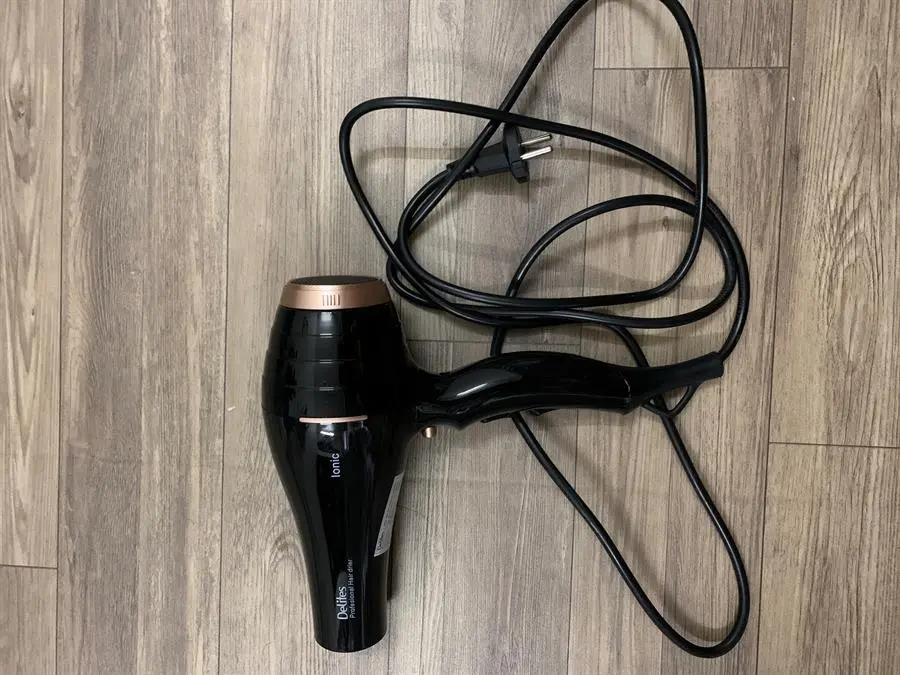 Khách hàng review Máy sấy tóc 1800 - 2200W Delites MST04 1