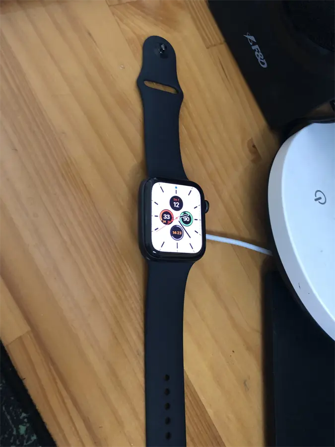 Khách hàng review Đồng hồ thông minh Apple Watch SE 2020 GPS 44mm 11