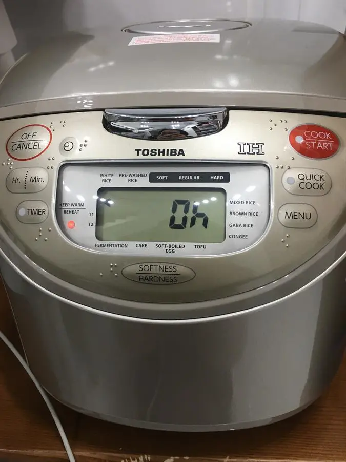 Khách hàng review Nồi cơm cao tần Toshiba 1.8 lít RC-18RH(CG)VN 1