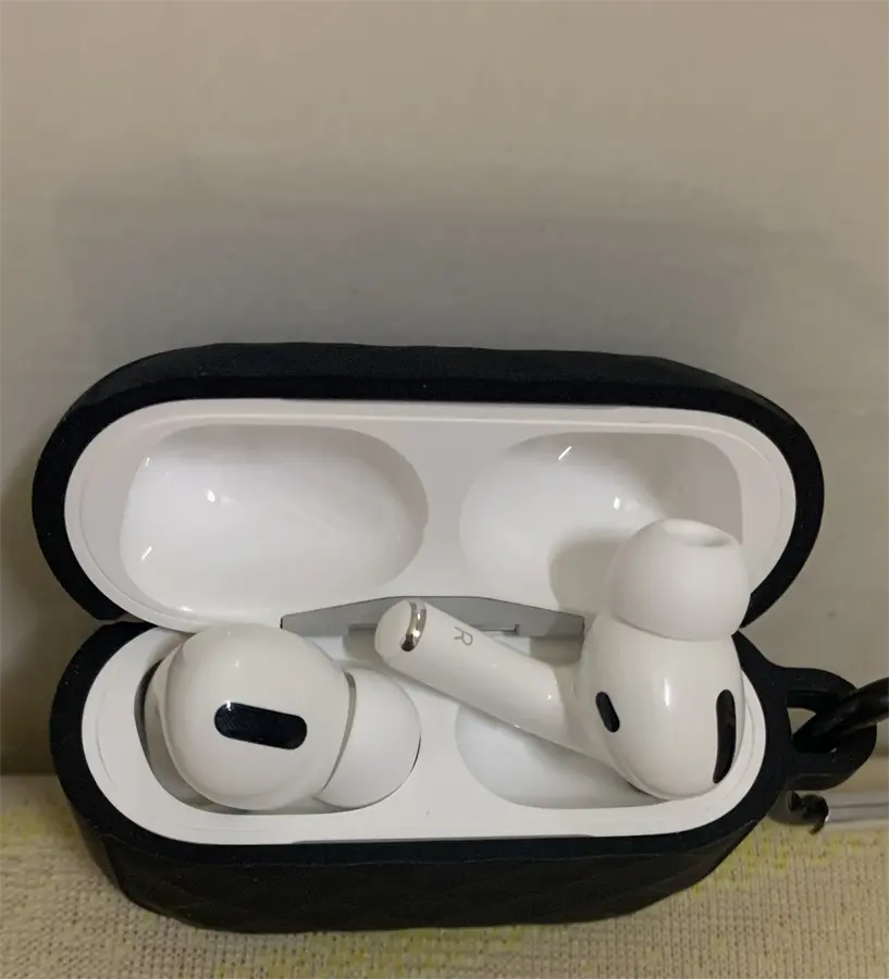 Khách hàng review Tai nghe Bluetooth AirPods Pro MagSafe Charge Apple MLWK3 20