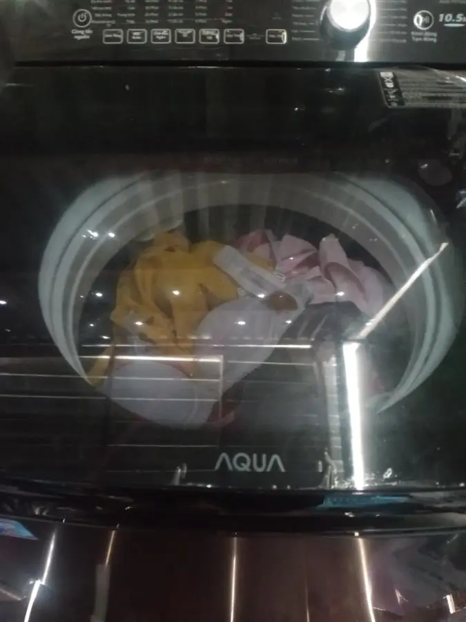 Khách hàng review Máy giặt Aqua 10.5 KG AQW-FR105GT BK 11