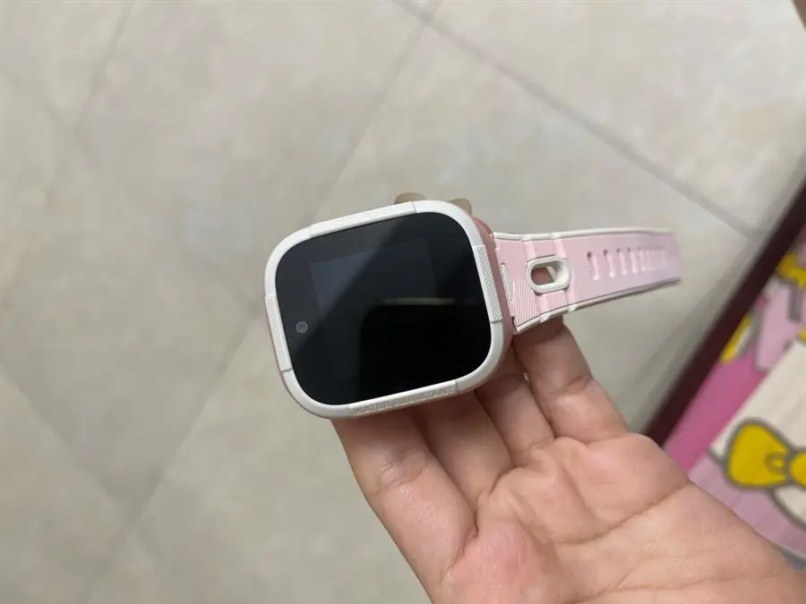 Khách hàng review Đồng hồ định vị trẻ em Kidcare S6 4G Xanh Dorablue 11