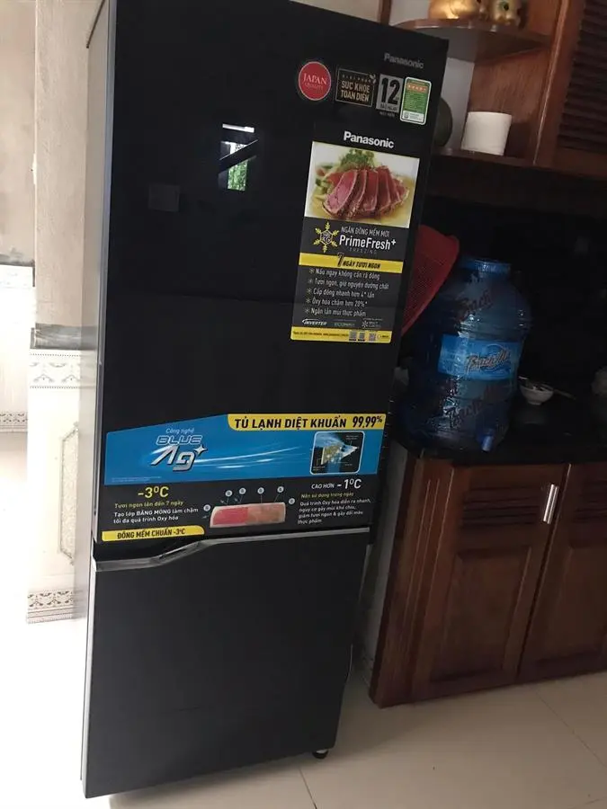 Khách hàng review Tủ lạnh Panasonic Inverter 290 lít NR-BV320GKVN 2