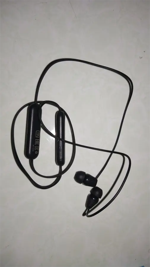 Khách hàng review Tai nghe Bluetooth Sony WI-C200 6