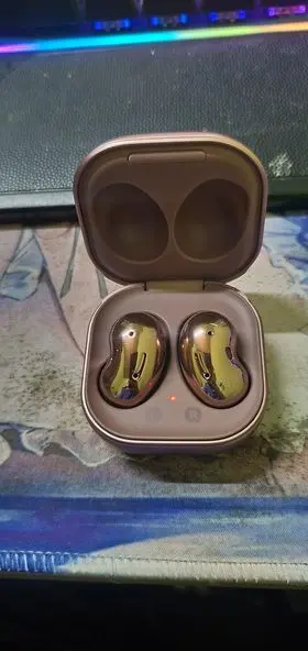 Khách hàng review Tai nghe Bluetooth True Wireless Samsung Galaxy Buds Live R180 Gold 6