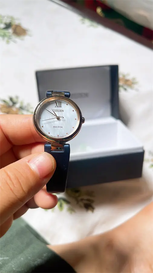Khách hàng review Đồng hồ CITIZEN L 28.5 mm Nữ EM0533-15D 1