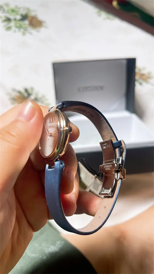Khách hàng review Đồng hồ CITIZEN L 28.5 mm Nữ EM0533-15D 2