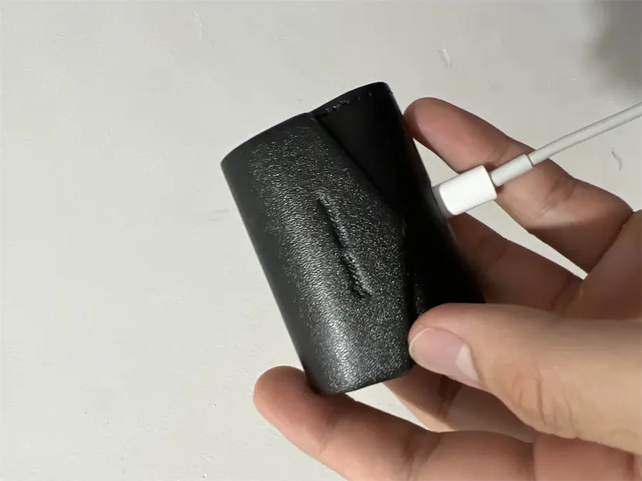 Khách hàng review Túi đựng AirPods Pro Nhựa dẻo PU kèm móc JM PL07 4