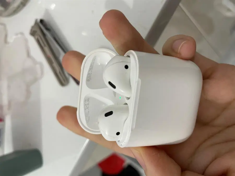 Khách hàng review Tai nghe Bluetooth AirPods 2 Lightning Charge Apple MV7N2 46