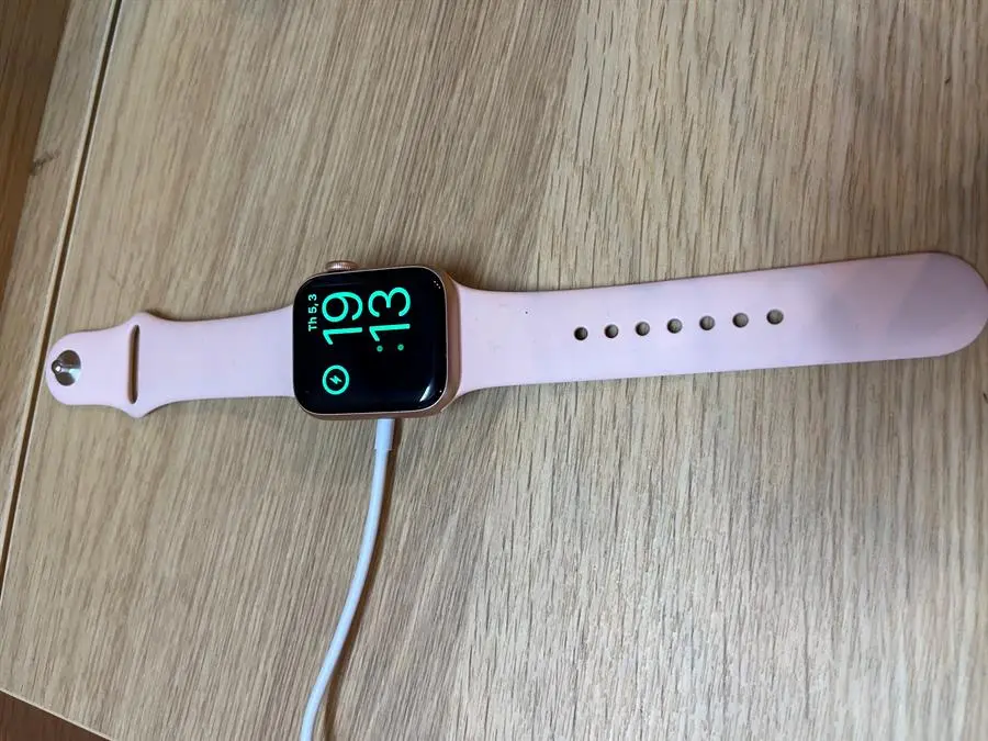 Khách hàng review Đồng hồ thông minh Apple Watch S6 LTE 40mm viền nhôm dây silicone 3