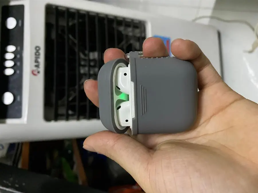 Khách hàng review Tai nghe Bluetooth AirPods 2 Lightning Charge Apple MV7N2 43