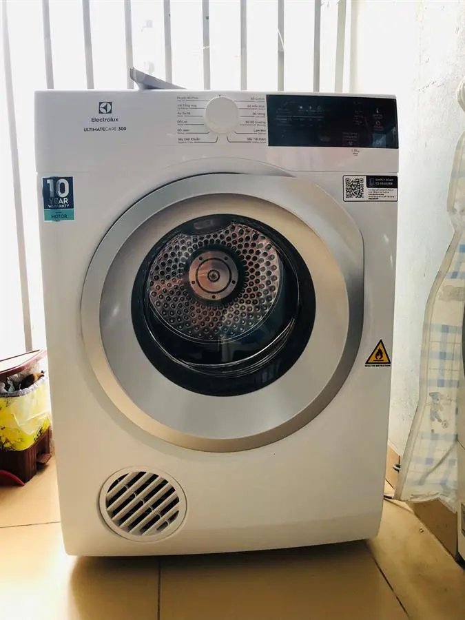 Khách hàng review Máy sấy thông hơi Electrolux UltimateCare 8.5 kg EDV854J3WB 19