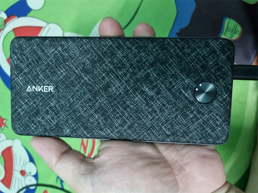 Khách hàng review Pin sạc dự phòng 20000mAh PD 20W Anker PowerCore Essential A1287 4