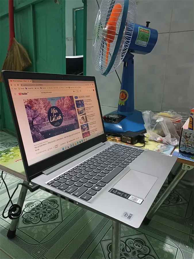 Khách hàng review Laptop Lenovo Ideapad 3 15IML05 i3 10110U/4GB/256GB/Win11 (81WB01DPVN) 2