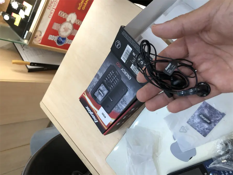 Khách hàng review Điện thoại Energizer E100 1