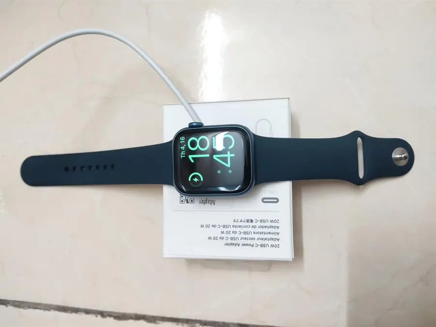 Khách hàng review Apple Watch Series 7 GPS 41mm 11