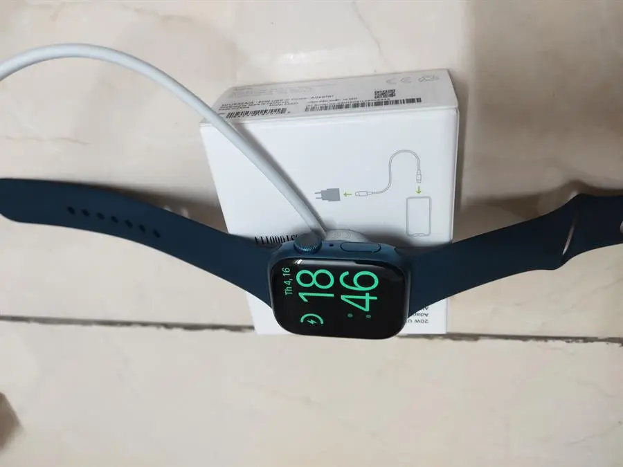 Khách hàng review Apple Watch Series 7 GPS 41mm 12