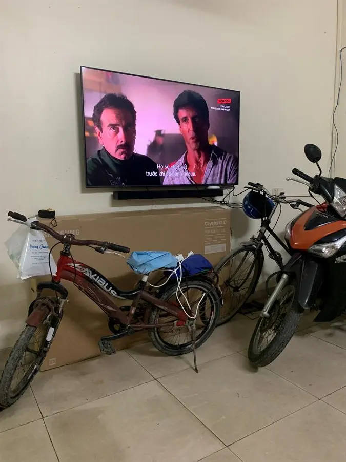Khách hàng review Smart Tivi Crystal UHD Samsung 4K 55 inch UA55AU8100 32