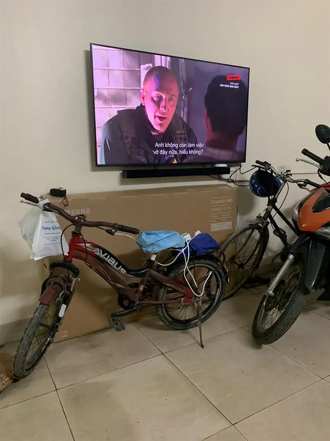 Khách hàng review Smart Tivi Crystal UHD Samsung 4K 55 inch UA55AU8100 33