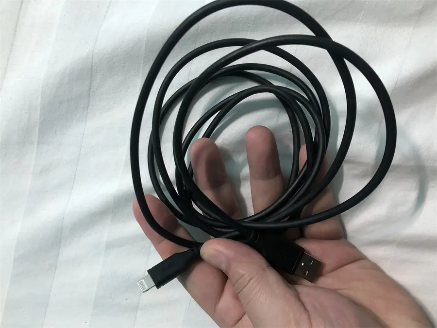 Khách hàng review Cáp Lightning 2m AVA  LJET-L21 1