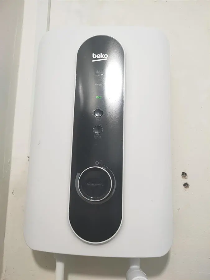 Khách hàng review Máy nước nóng trực tiếp Beko 3500W BWI35S2D-213 5