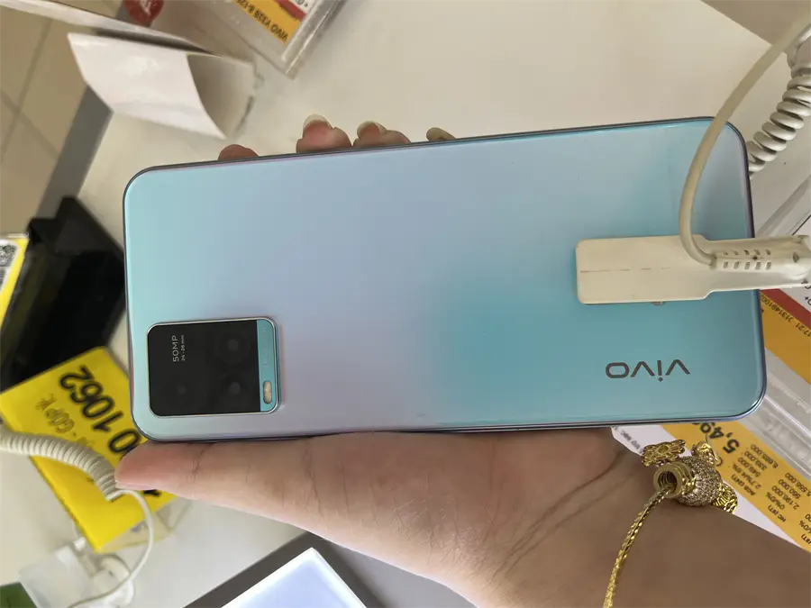Khách hàng review Điện thoại Vivo Y33s 3
