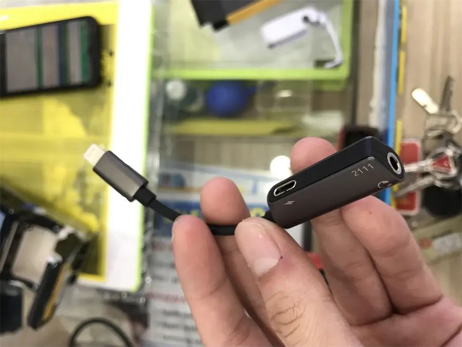Khách hàng review Cáp chuyển đổi 2 cổng lightning sang 3.5mm Xmobile TS-E123 Xám 3