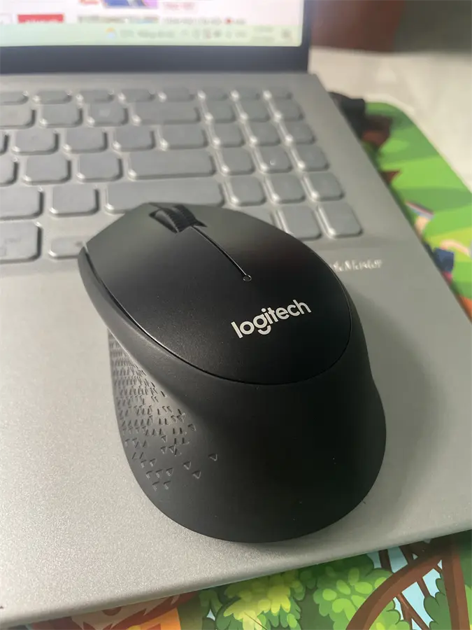 Khách hàng review Chuột Không dây Silent Logitech M331 8