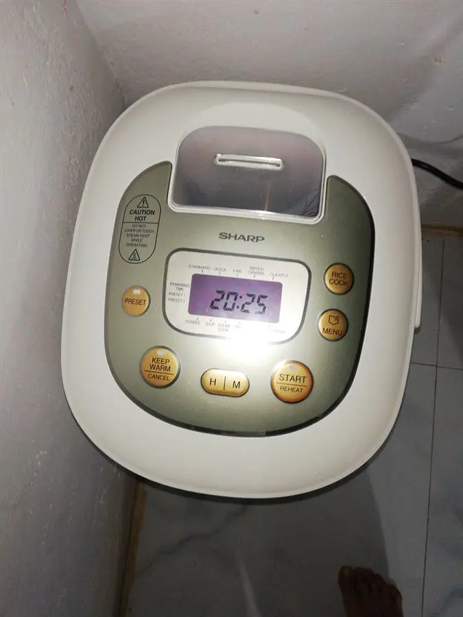 Khách hàng review Nồi cơm điện tử Sharp 1.8 lít KS-TH18-GL 10