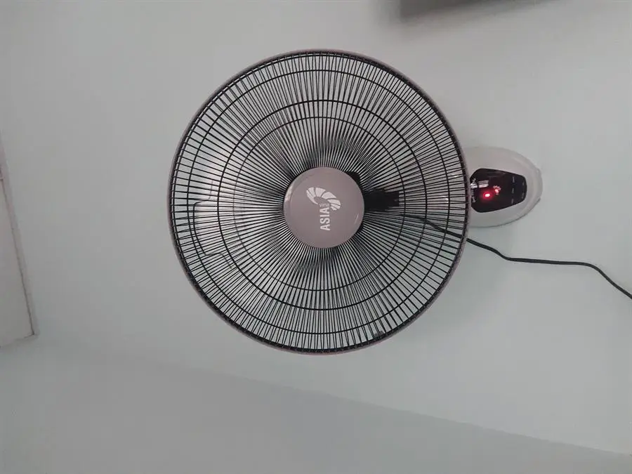 Khách hàng review Quạt treo tường Asia 3 cánh L16006-XV0 55W 18