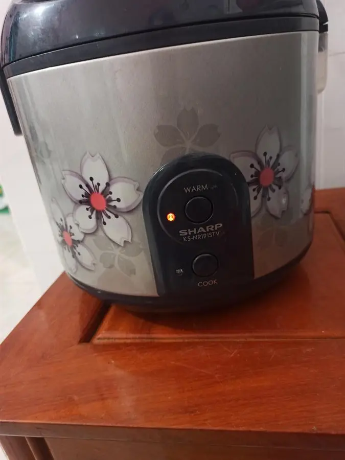 Khách hàng review Nồi cơm nắp gài Sharp 1.8 lít KS-NR191STV 17