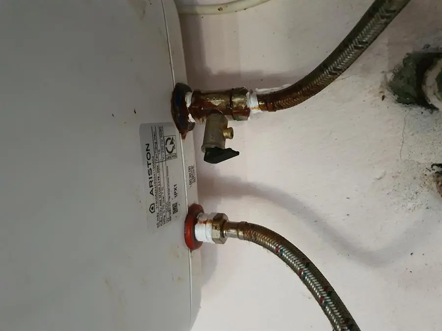 Khách hàng review Máy nước nóng gián tiếp Ariston 15 lít 2500W AN2 15 LUX 2.5 FE 3