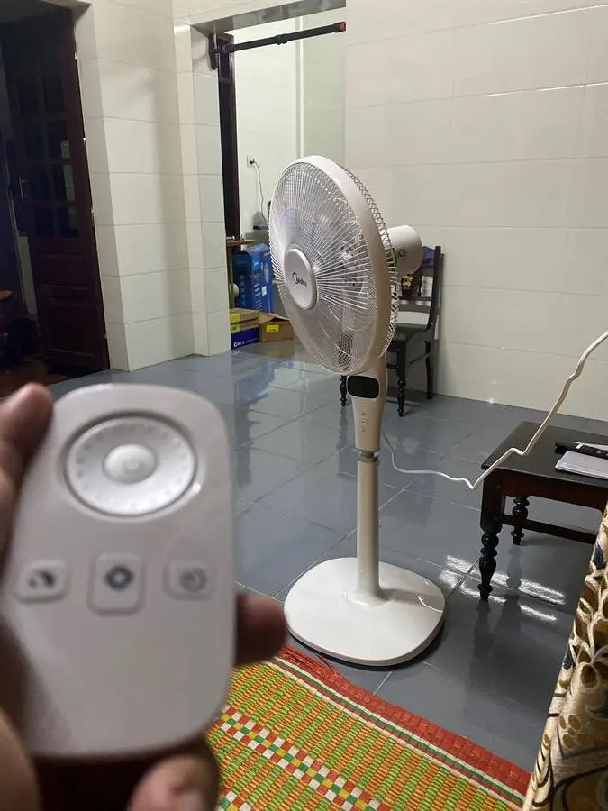 Khách hàng review Quạt đứng Midea 5 cánh FS40-15DR 55W 5
