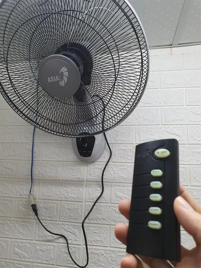 Khách hàng review Quạt treo tường Asia 3 cánh L16006-XV0 55W 17