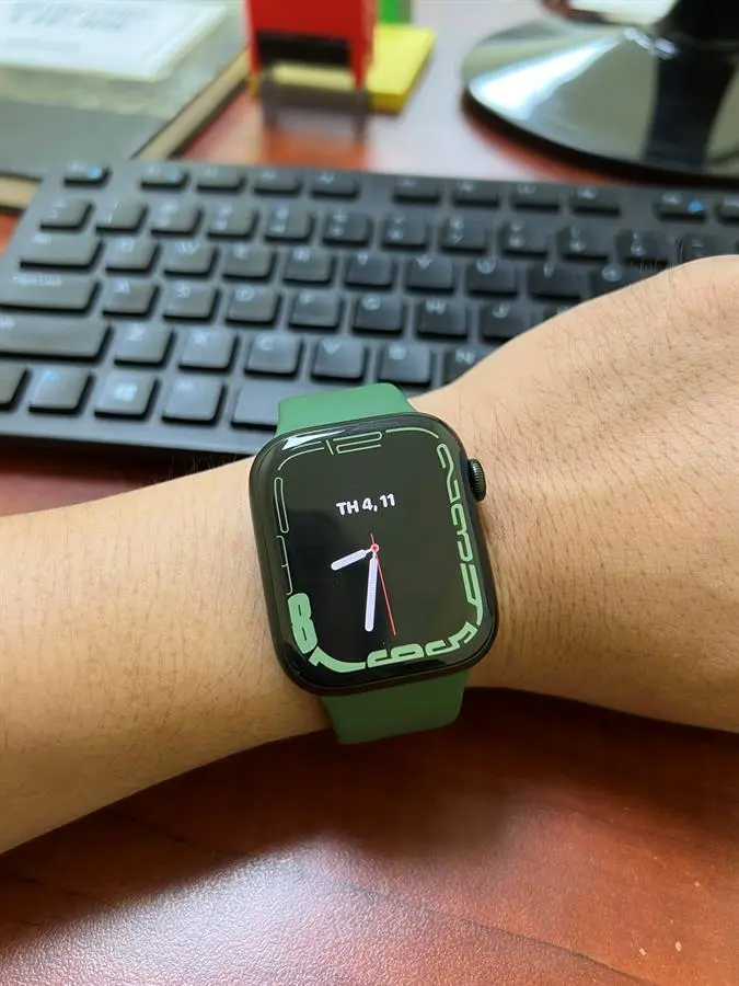 Khách hàng review Đồng hồ thông minh Apple Watch Series 7 GPS 45mm 11