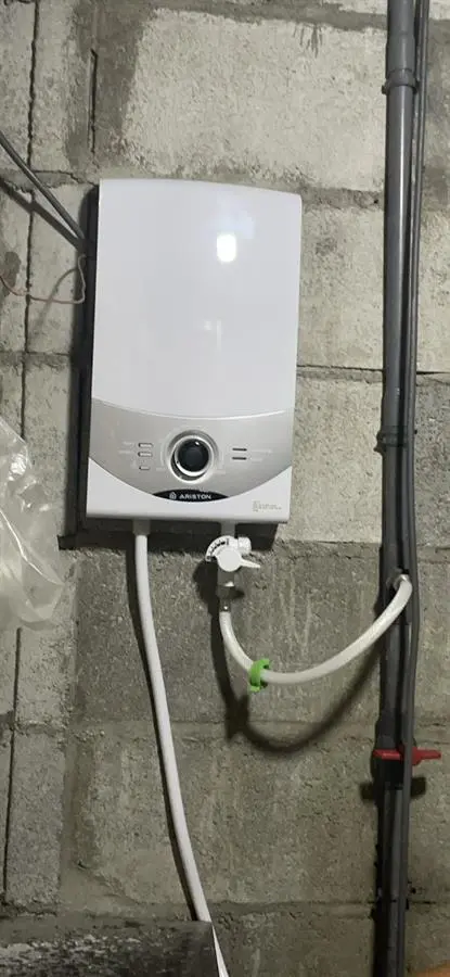 Khách hàng review Máy nước nóng trực tiếp Ariston 4500W Aures SM45PE SBS VN 4