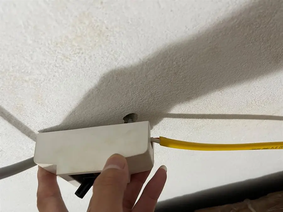 Khách hàng review Máy lạnh Comfee Inverter 1 HP SIRIUSA-9ED 3