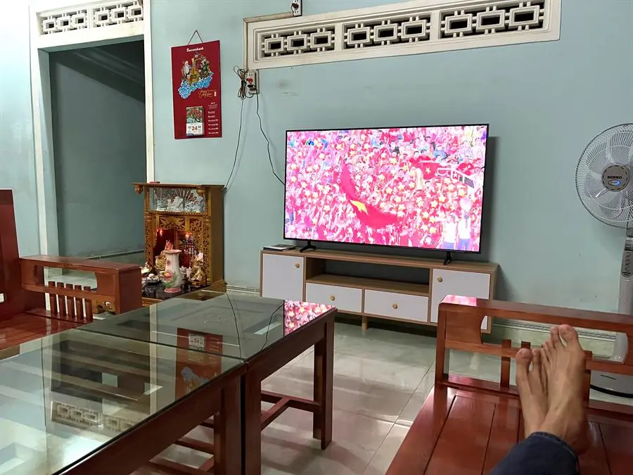 Khách hàng review Smart Tivi Crystal UHD Samsung 4K 55 inch UA55AU8100 18