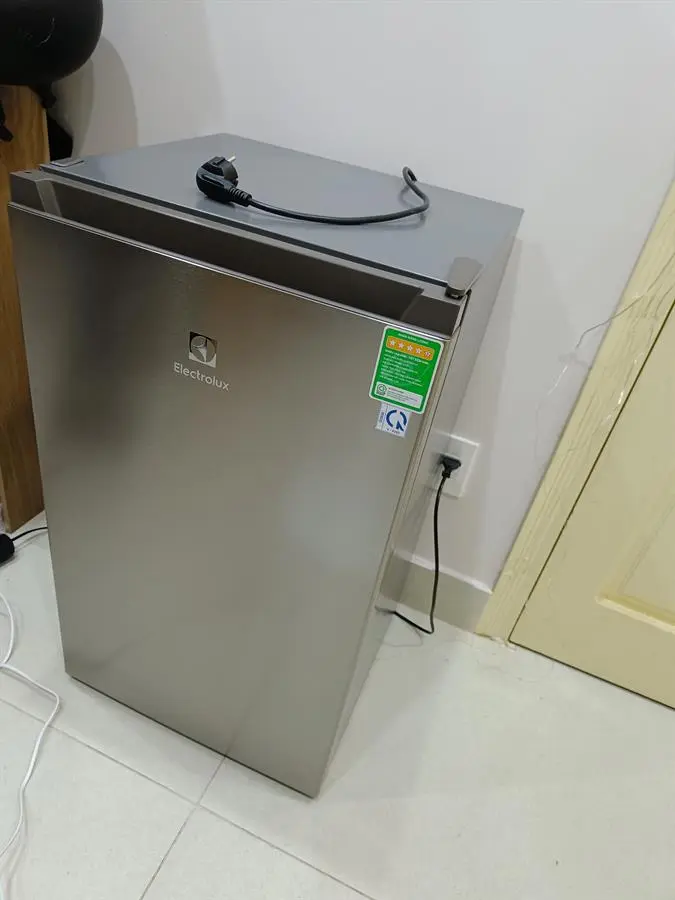 Khách hàng review Tủ lạnh Electrolux 94 lít EUM0930AD-VN 32
