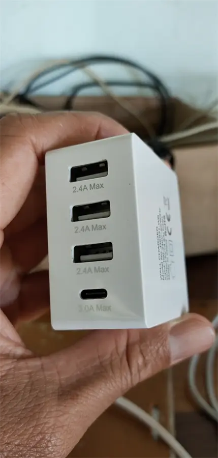 hách hàng review Adapter sạc 4 cổng USB Type C 15W Xmobile DS931-WB 6