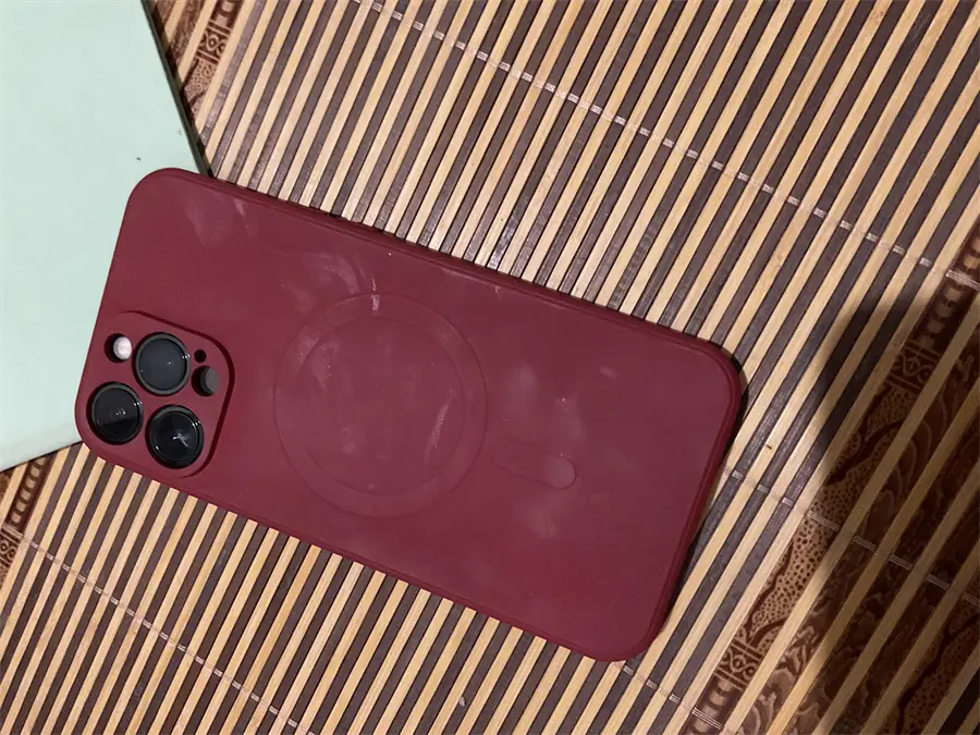 Khách hàng review Ốp lưng iPhone 13 Pro Max Magnetic Candy Silicone JM 4