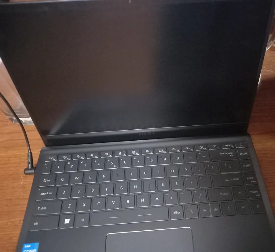 Khách hàng review Laptop MSI Modern 14 B11MOU i3 1115G4/8GB/256GB/Win11 (1027VN) 10